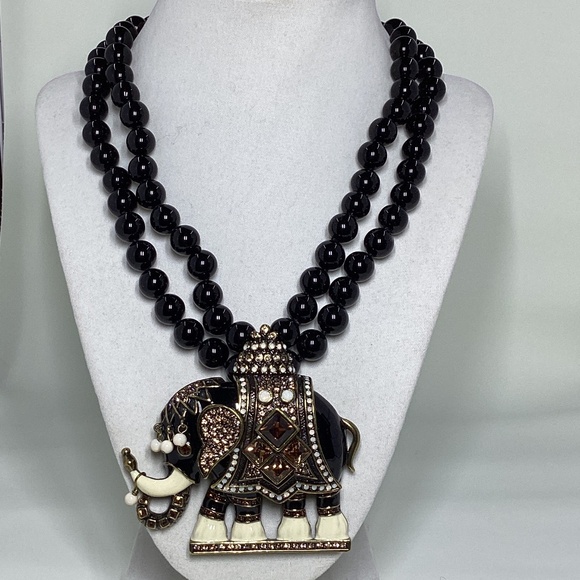 Heidi Daus “Majestic Mr. Elephant” Drop Jewelry - Picture 1 of 5